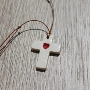 cruz de cerámica principal