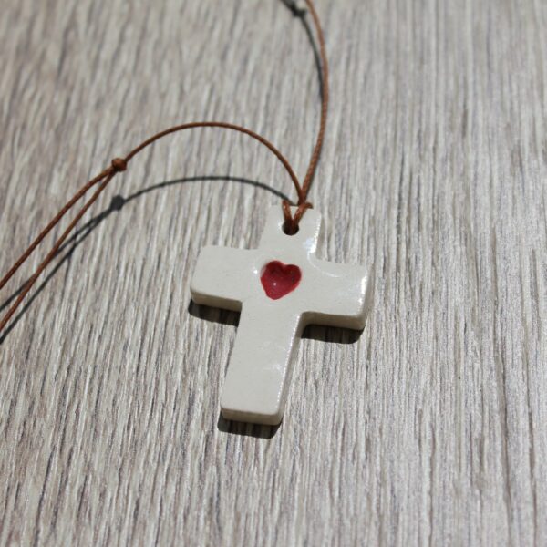 cruz de cerámica principal