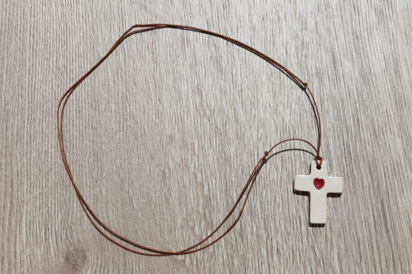 cruz de cerámica secundaria
